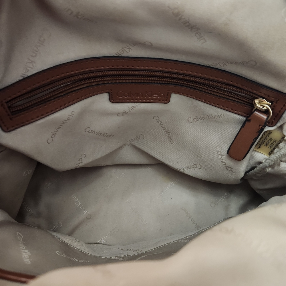 Calvin Klein Navy Backpack with Brown Trim and Gold Accents Preloved - Picture 11 of 12